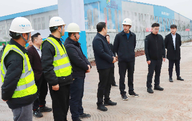 南溪經(jīng)開區(qū)黨工委副書記、管委會主任李勇一行蒞臨遠(yuǎn)東股份宜賓智能產(chǎn)業(yè)園調(diào)研指導(dǎo)